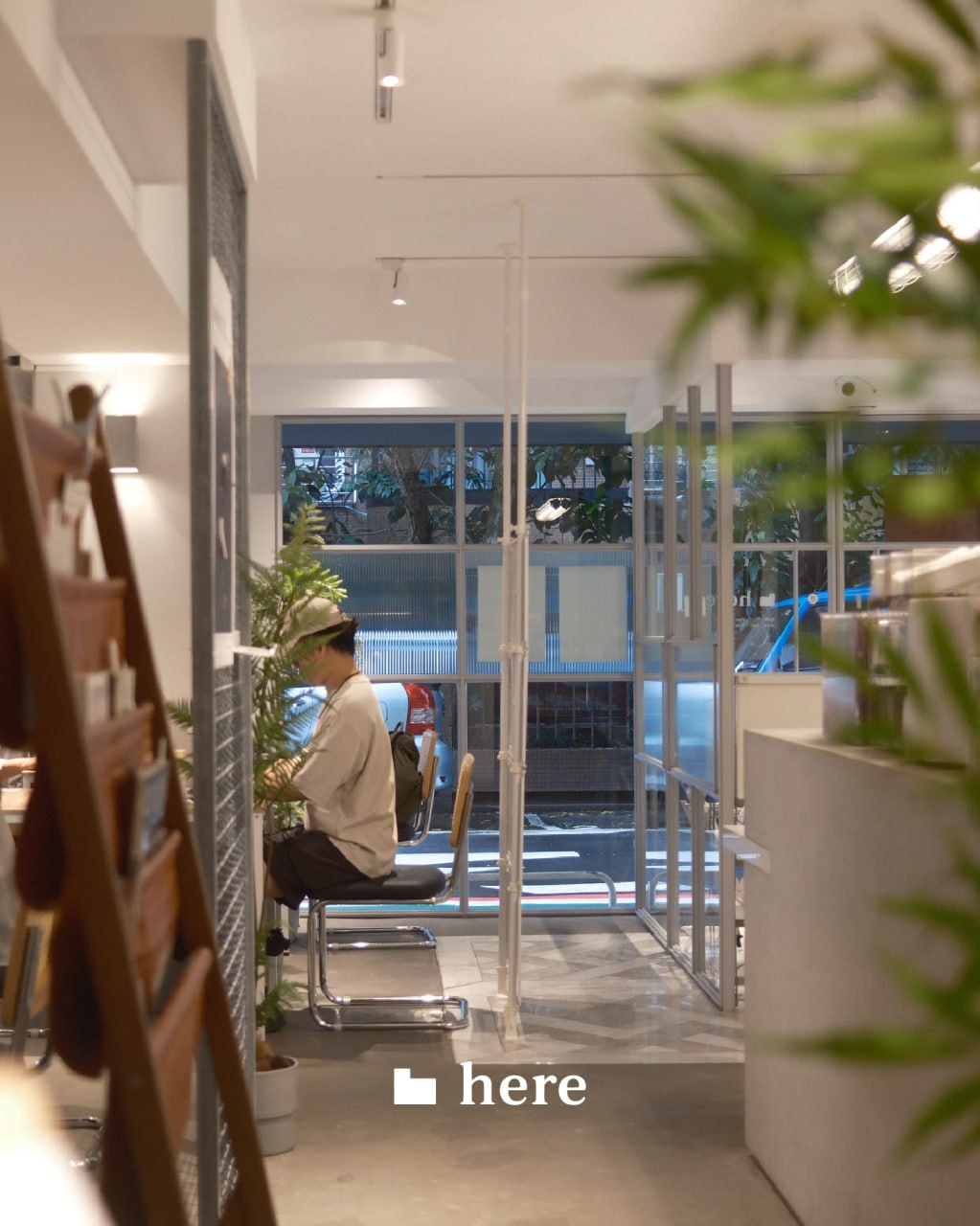 here work&coffee 空間實拍與落地窗座位